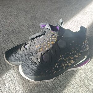 Nike Youth LeBron James XVII Air Command Force Shoes Sneakers Size 5.5y